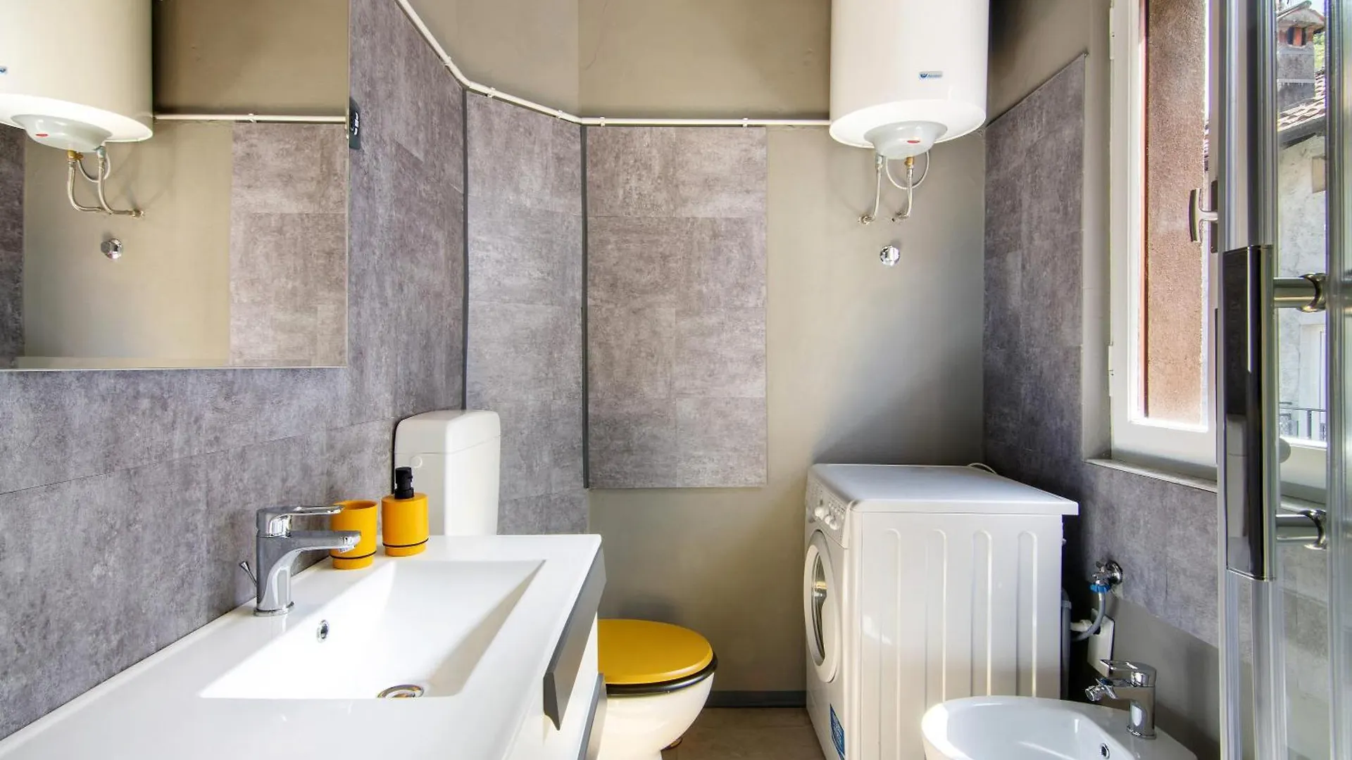 Dongo Garden Apartment 0*,