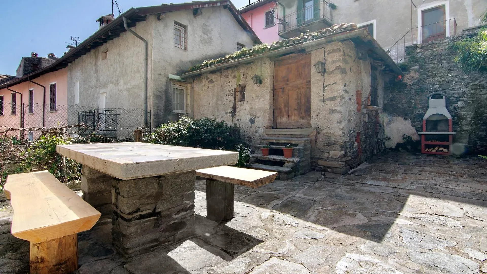 Dongo Garden Apartment Italy
